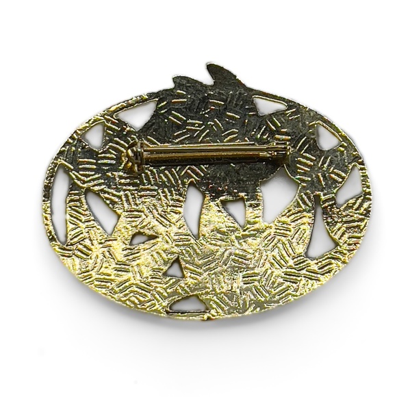 Rose Design Gold Pin - Picture 2 of 3